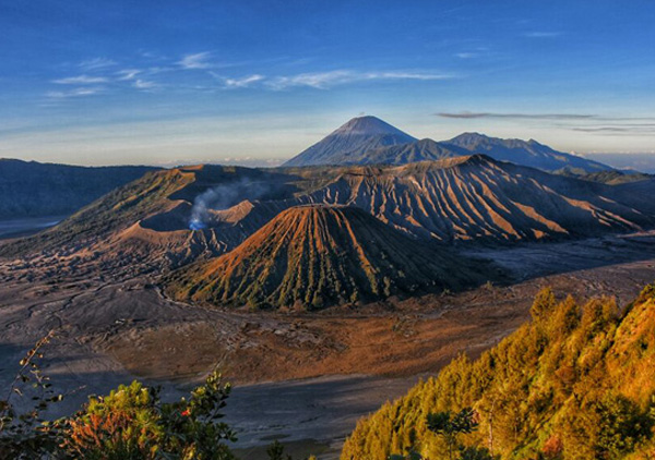 ijen crater tour at East java 